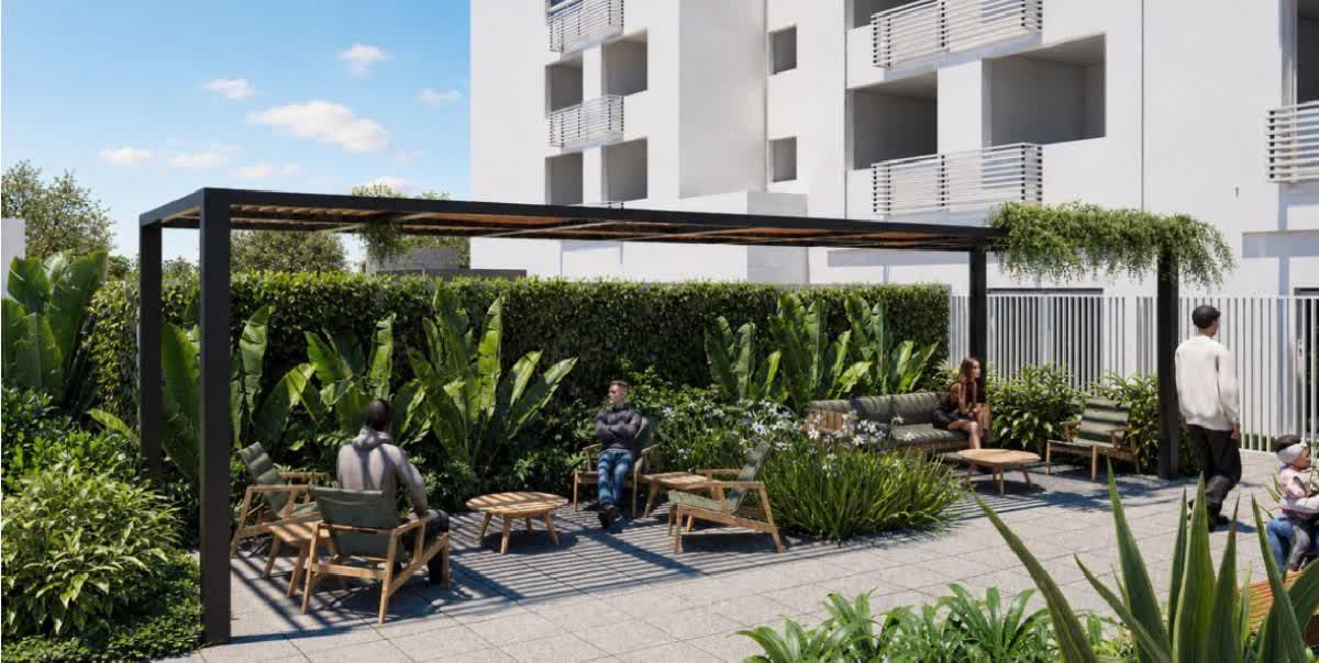 Lounge externo com pergolado e jardins do FLOW MGF