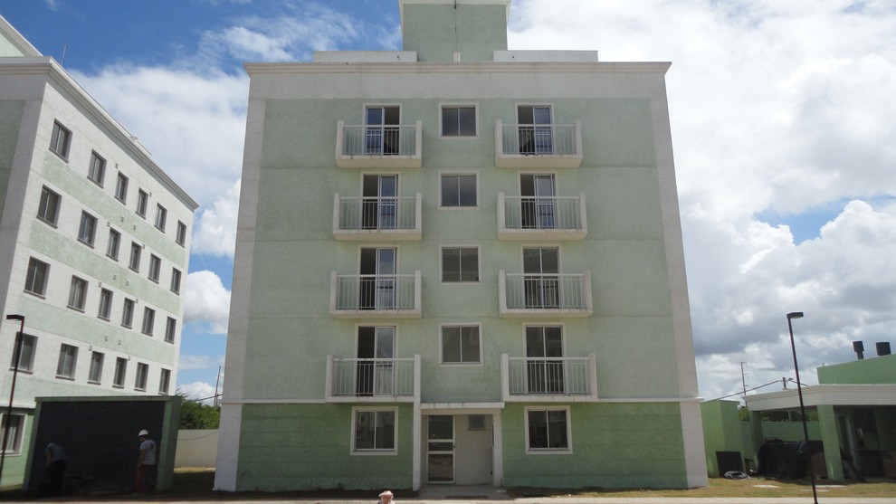 Fachada frontal de um bloco do Igara Life, em pintura verde-clara, na Estância Velha em Canoas