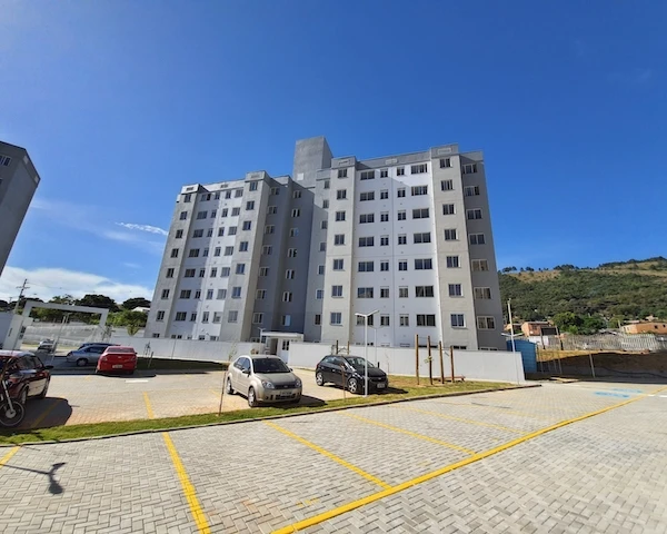 Fachada e estacionamento do Mais Alto Petrópolis já construído