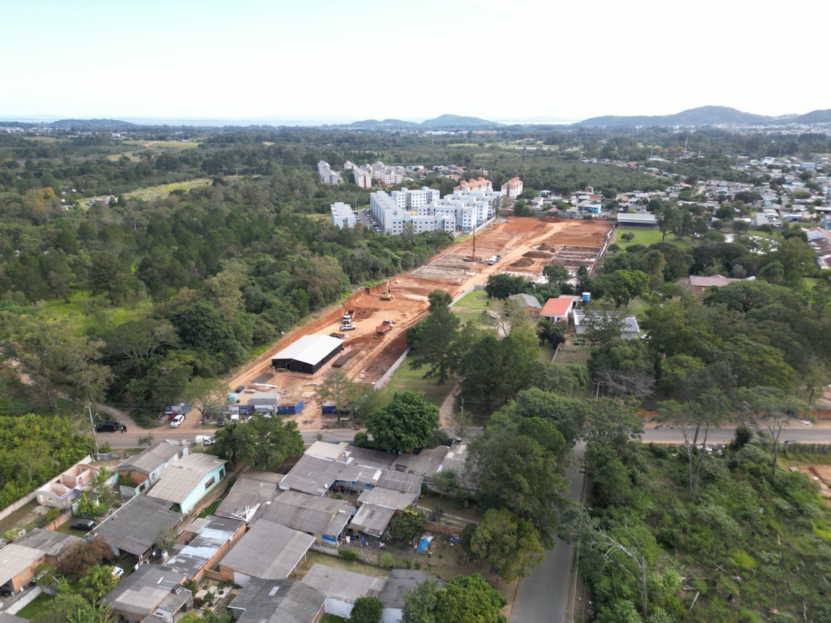 Vista de drone da obra do Sunflower na Restinga em junho 2026